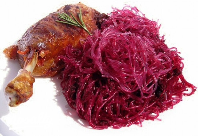 Kacsacomb céklás rizstésztával