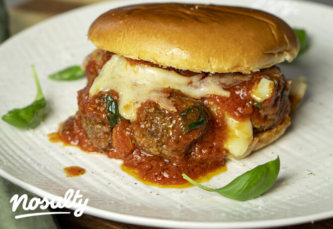 Pesztós húsgolyós burger