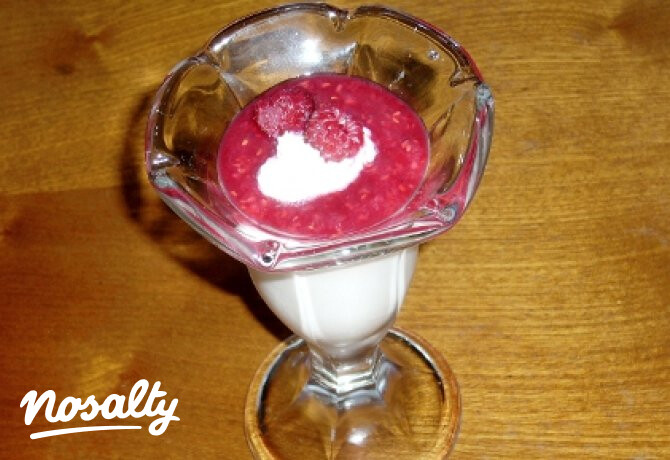 Panna cotta málnaöntettel