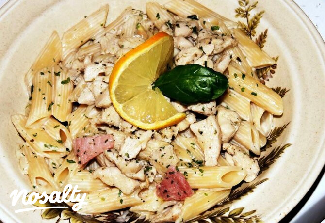 Tejszínes penne majorannás csirkével