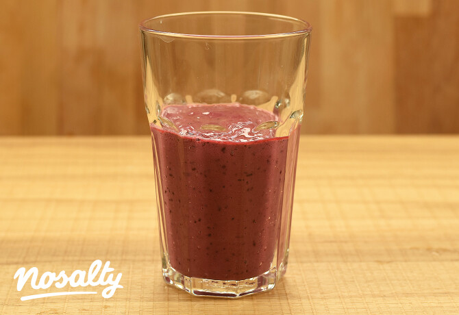 Joghurtos-bogyós gyümölcsös-chia magos smoothie