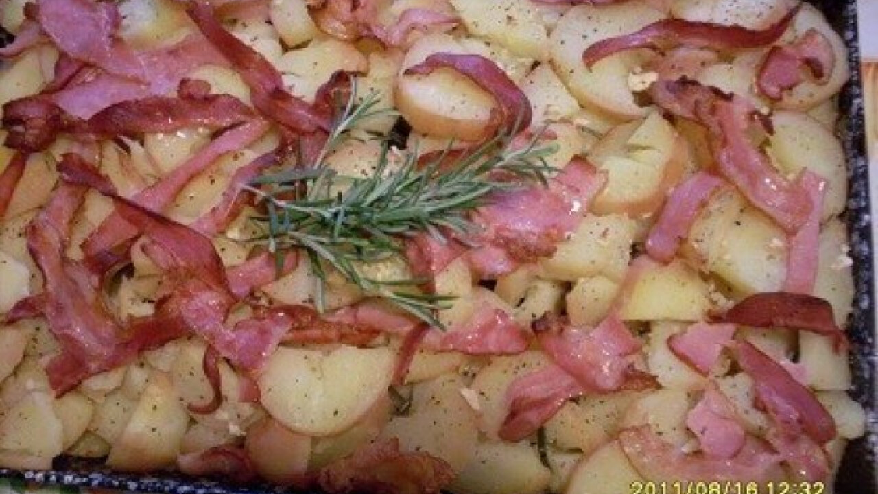 Rozmaringos-baconos tepsis krumpli