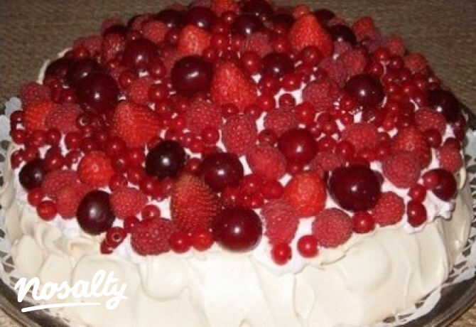 Habos-piros gyümölcsös torta