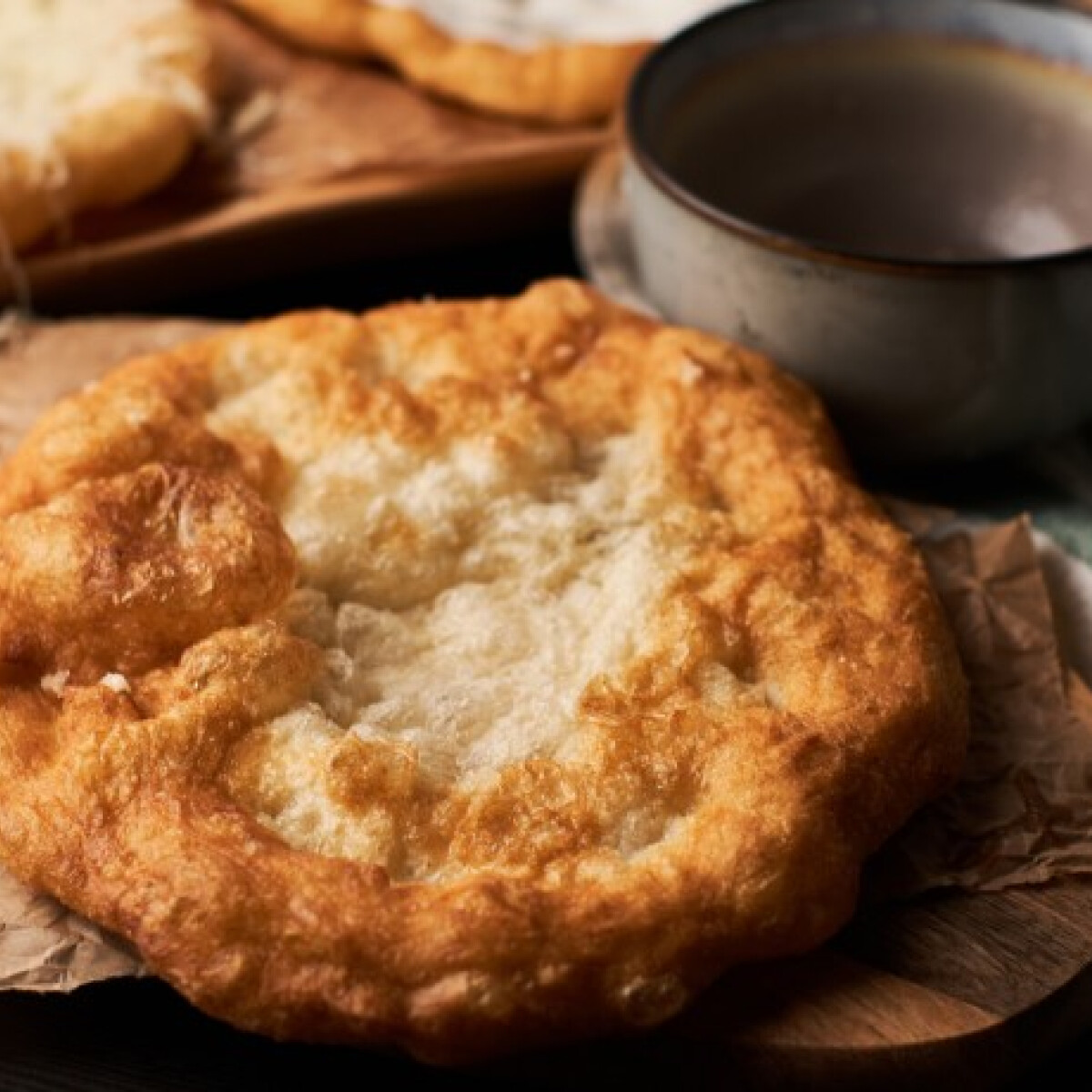 Ezen a képen: Klasszik lángos