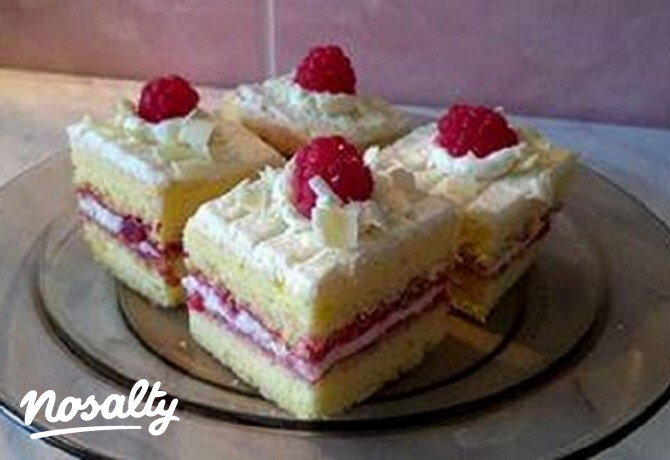 Mascarponés-fehércsokis-gyümölcsös kocka