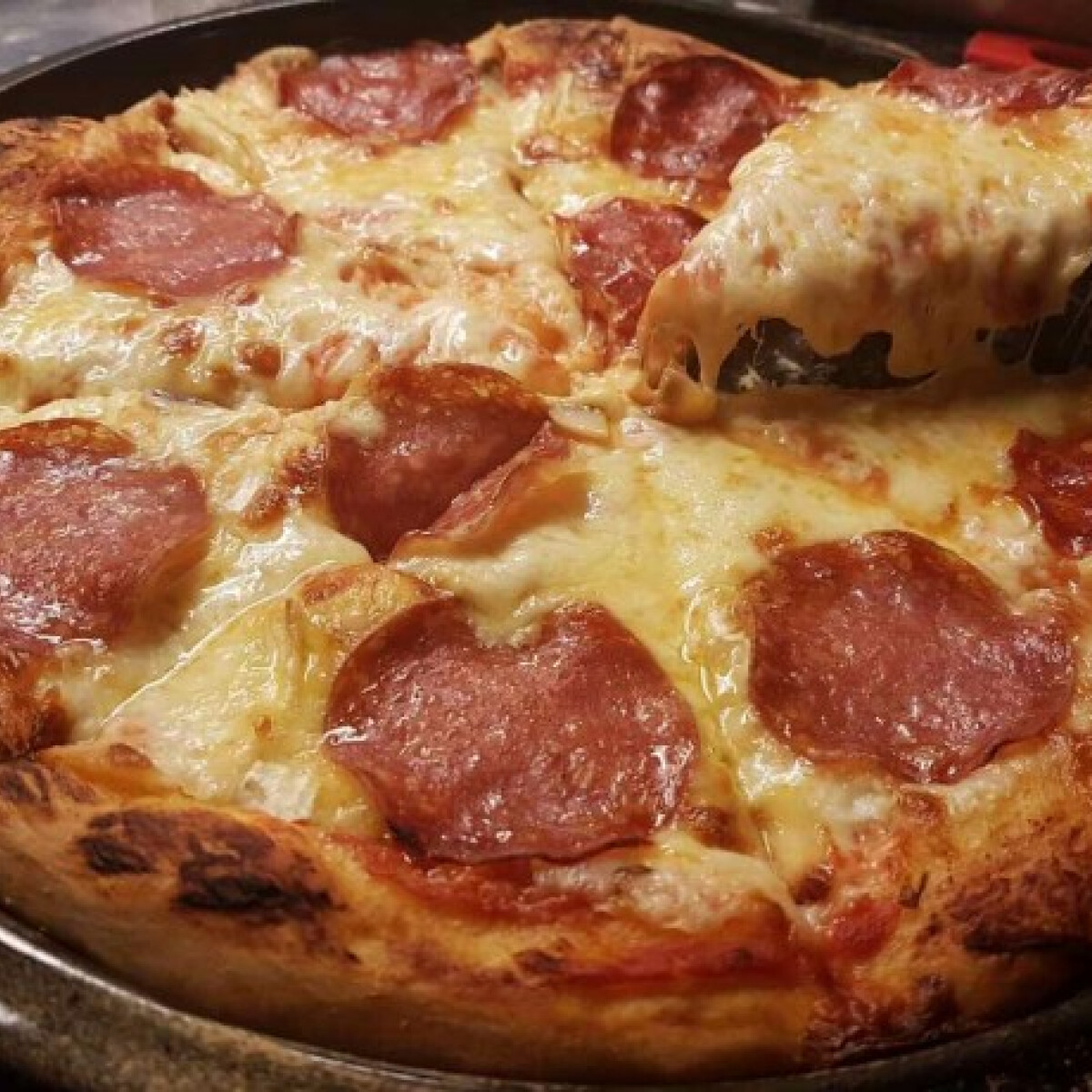 Ezen a képen: Eredeti olasz pizza