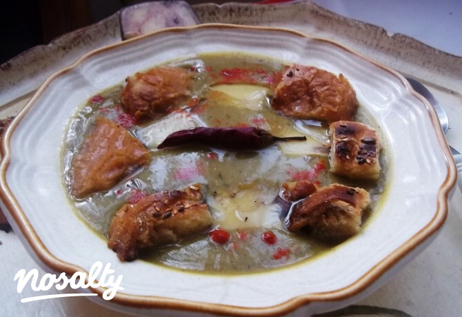 Fehérboros-chilis cukkinikrémleves