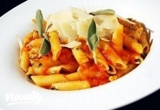 Penne zsályás paradicsomszósszal