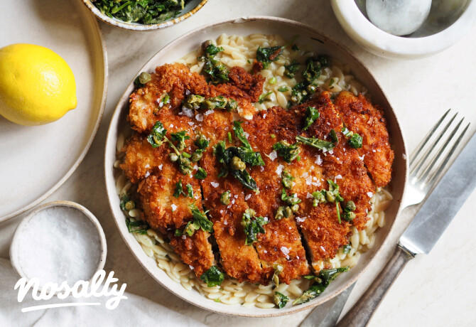 Ropogós pulykaschnitzel zsályás salsa verdével és orzo al limonével