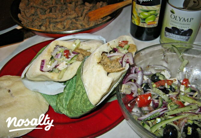 Gyros pitában görögsalátával