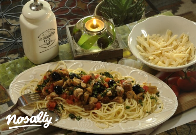 Ezen a képen: Spagetti gombás paradicsomos bazsalikomos szósszal