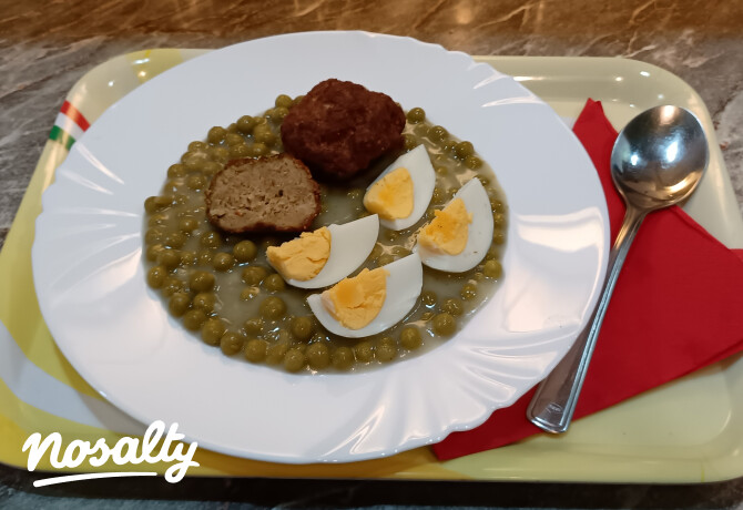 Laktózmentes zöldborsófőzelék fasírttal, kemény tojással