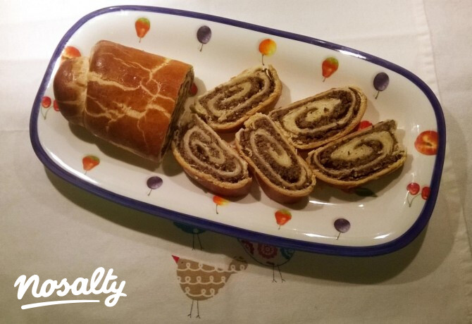 Aszalt szilvás tökmagos beigli