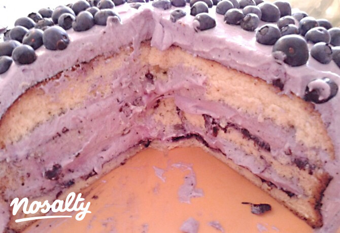 Áfonyás-fehércsoki torta