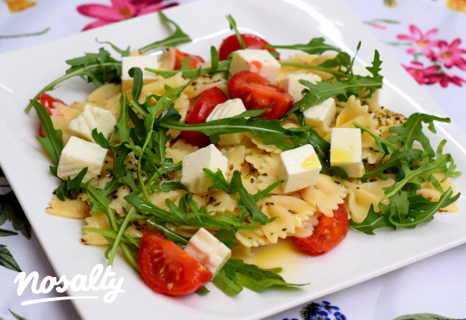 Rukkolás – paradicsomos tészta, feta sajttal