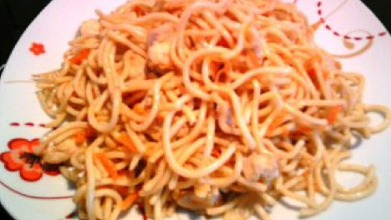 Thai csirke spagettivel