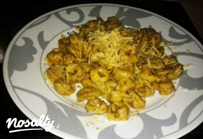 Ricottás tortellini pestós szósszal