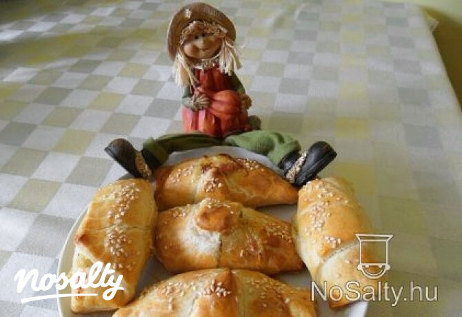 Sajtos-sonkás croissant