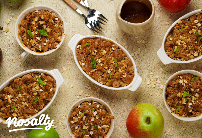 Vegán almás-körtés crumble karamellszósszal