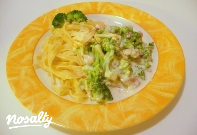 Brokkolis-baconös tagliatelle sajtos-tejszínes szószban