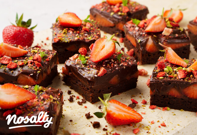 Impozáns duplacsokis-epres brownie
