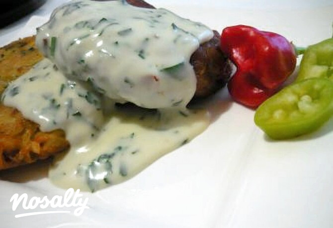 Húspogácsa csípős burgonyaágyon