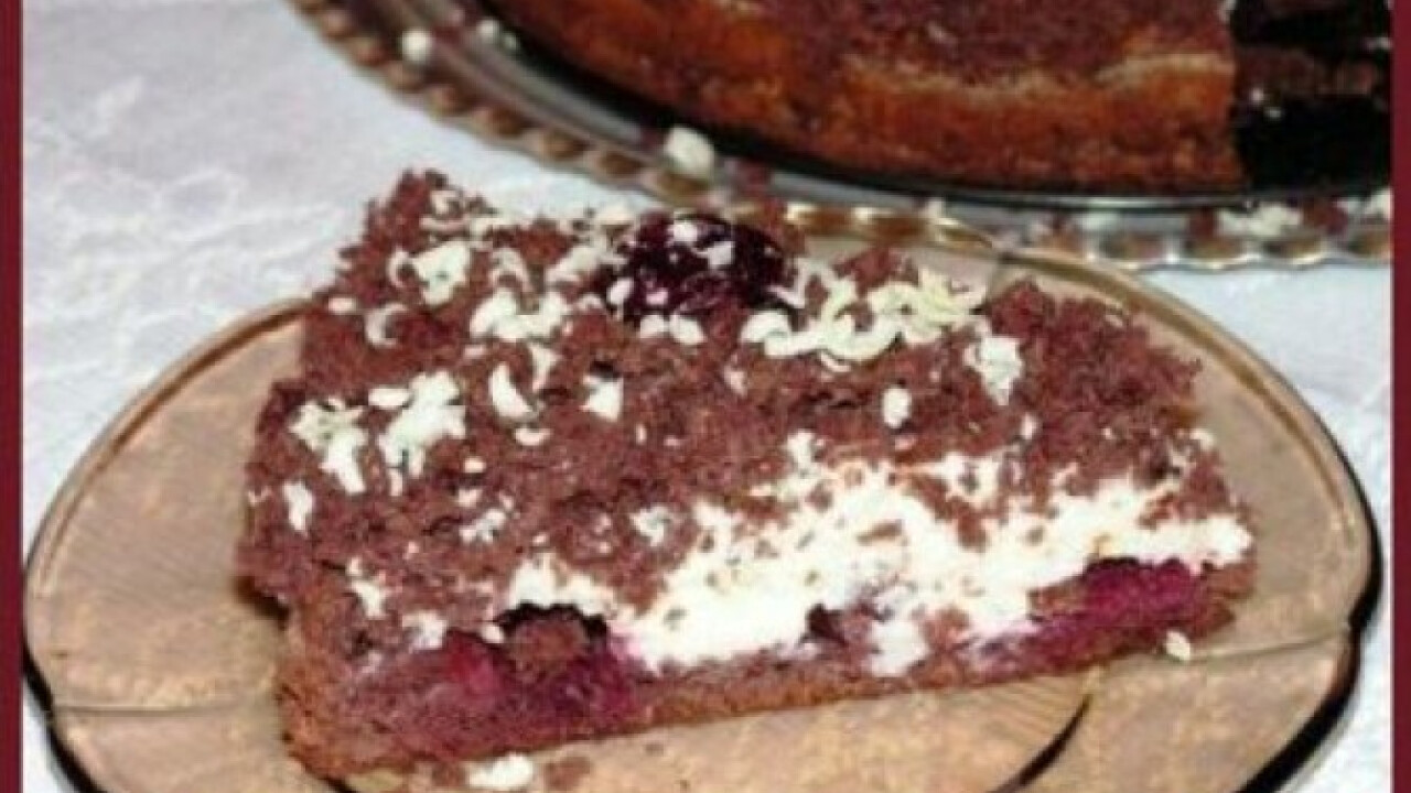 Meggyes-fehércsoki krémes torta