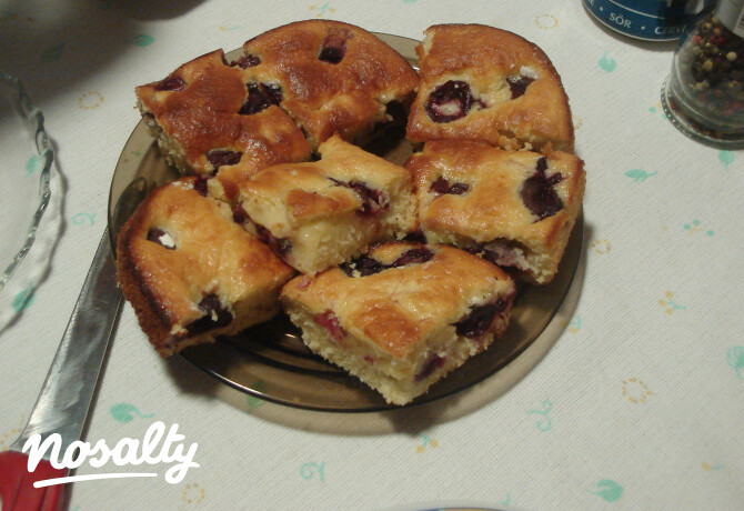 Diós-meggyes kocka