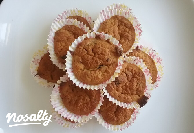 Diétás muffin banánnal és étcsokidarabokkal