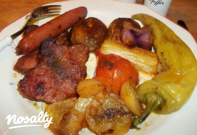 Sült tarja virslivel és zöldségekkel
