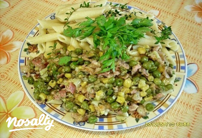 Lazacpástétomos-baconös szósz pennével