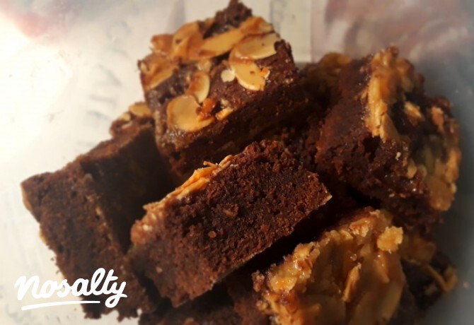 Mandulás-karamellás brownie