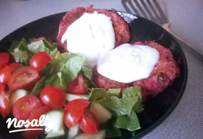 Quinoás-céklás csicseriborsó burger