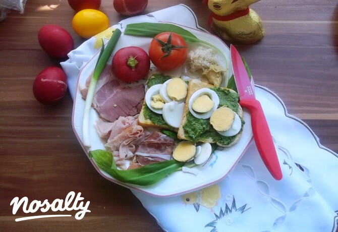 Húsvéti reggeli sonkával-tojással és pestos toasttal