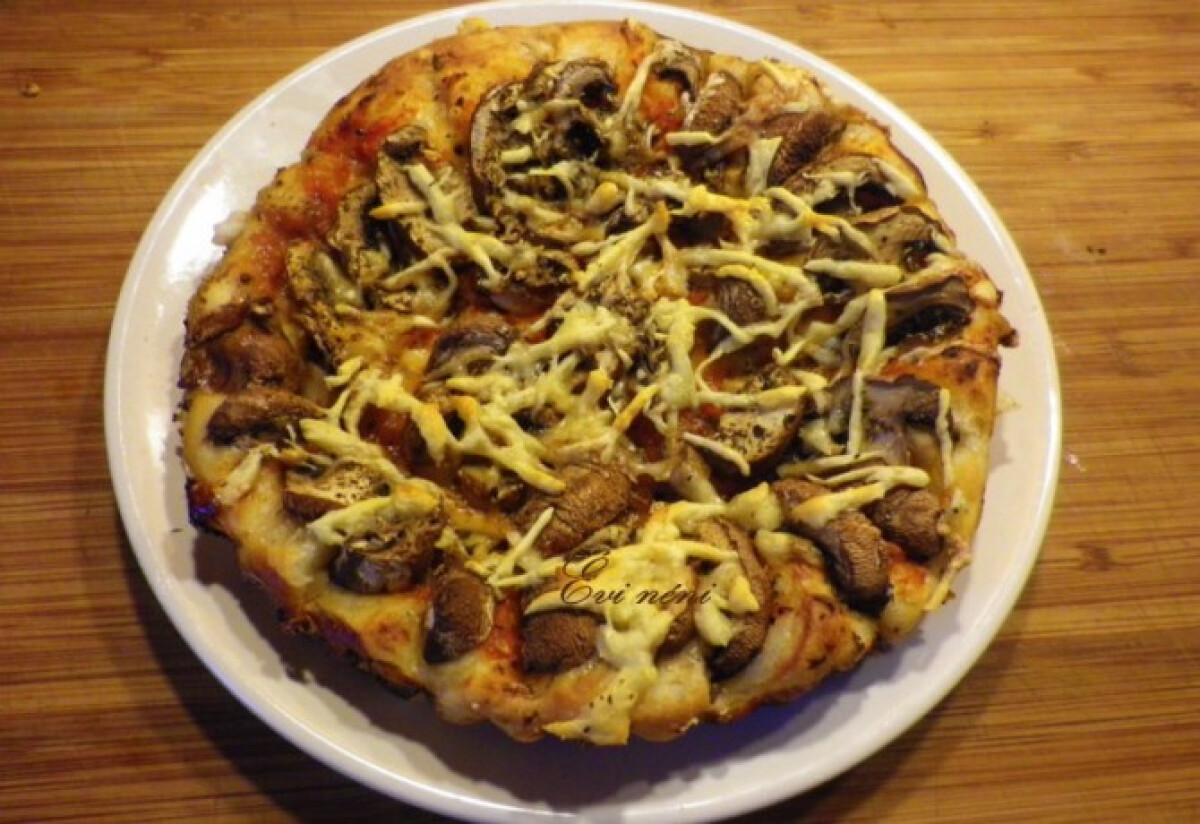 Gombás pizza Évi nénitől | Nosalty